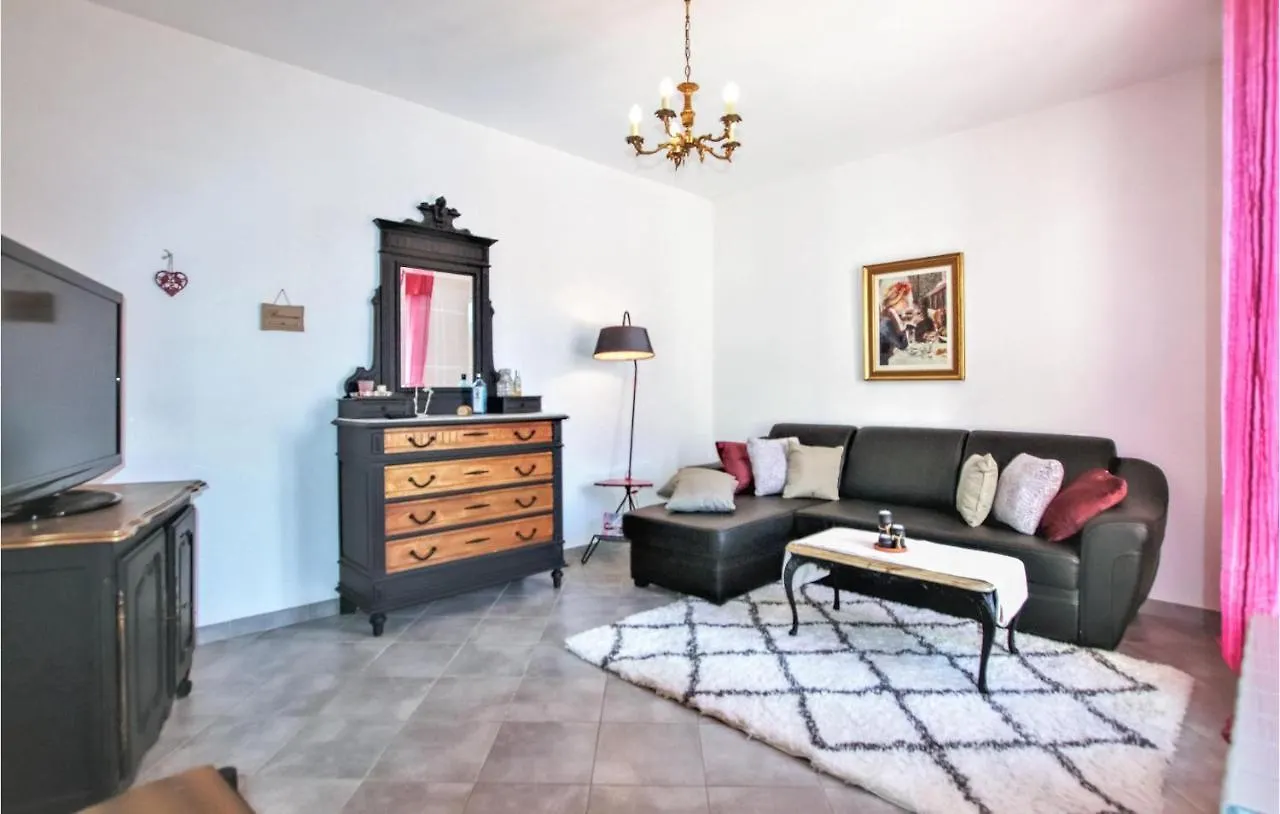 2 Bedroom Cozy Home In Merindol Holiday home
